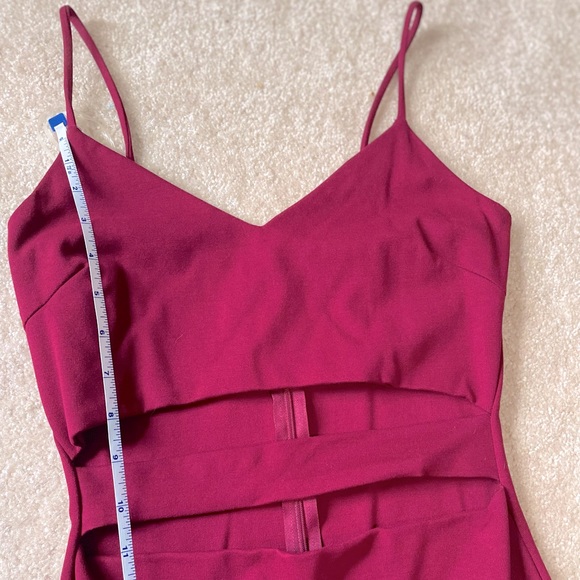 ⭐️🌴 Windsor Store midi dress with cut out detailing above waist - Picture 5 of 5